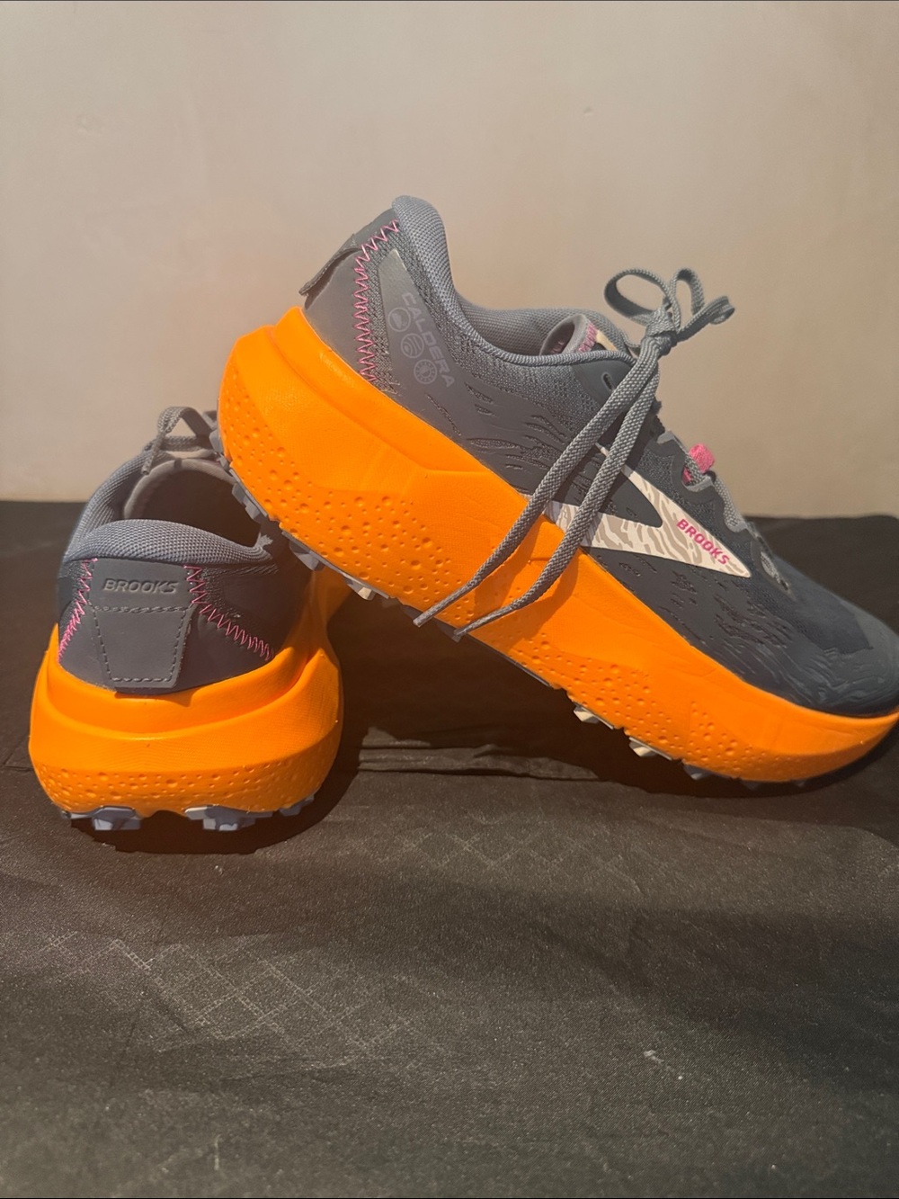 Brooks Caldera Gray and Bright Orange women’s Running Shoes sz 9 like new! - Picture 3 of 9